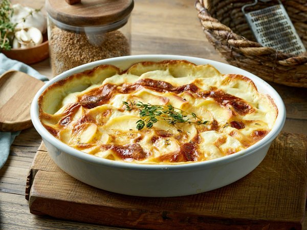 Quels sont les secrets pour réaliser un gratin de chou-fleur avec une sauce béchamel légère?